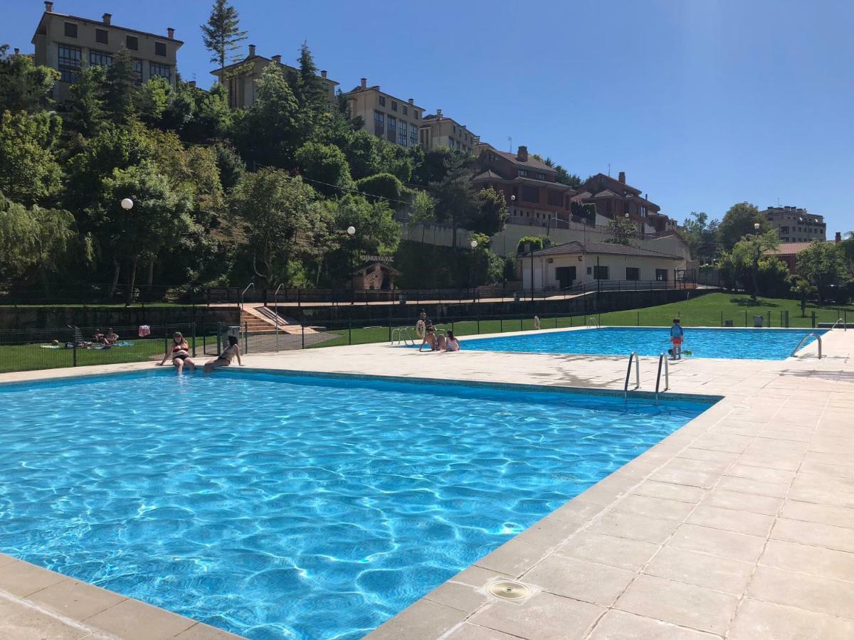 Apartamento Ezcaray Con Piscina Zorraquin ภายนอก รูปภาพ